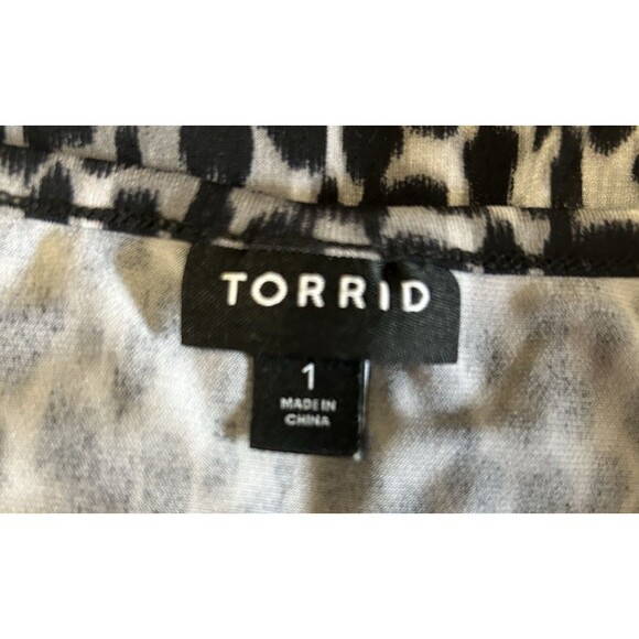Torrid Womens Plus 1X  Leopard Animal Print V Neck Puff Sleeves Black Gray Top - Picture 6 of 7